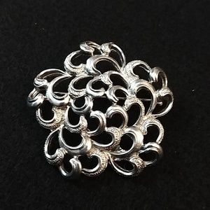 Jewelry - Elegant sliver pin Jewelry - Elegant sliver pin